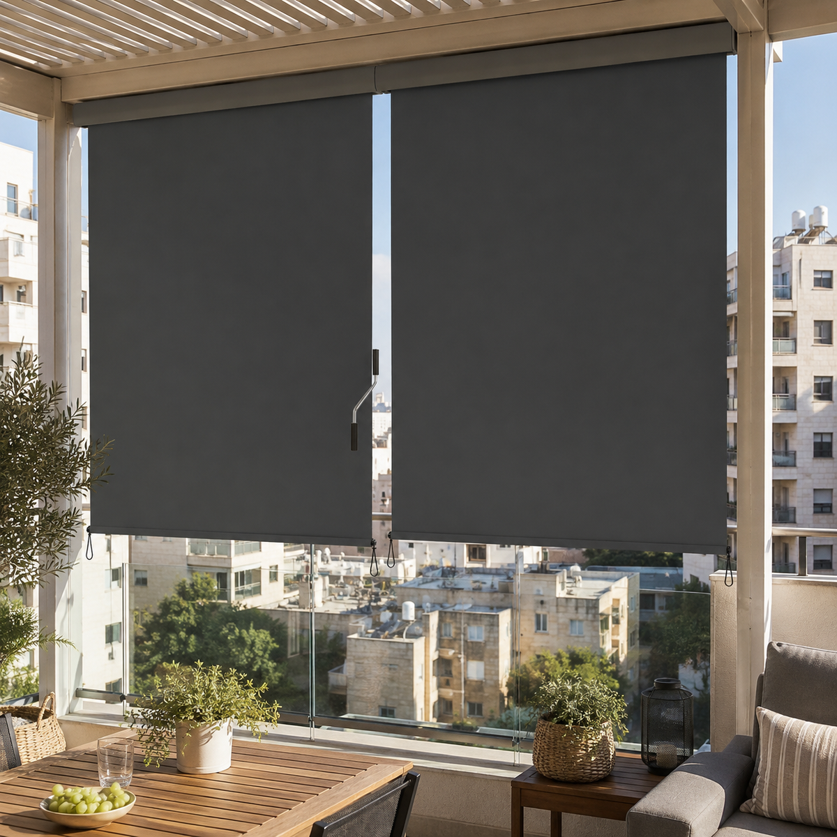וילון גלילה חיצוני למרפסות ופרגולות- מבד פוליאסטר צבע אפור 240*250 ס"מ