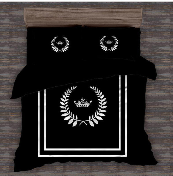 סט מצעים למיטה זוגית מפנק צבע שחור עם עיטורי כתר לבן