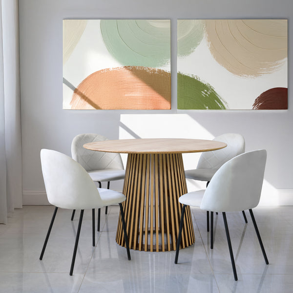 סט שולחן אוכל מעץ בצבע עץ אלון דגם פורטו בשילוב 4 כסאות קטיפה לבחירה במגוון צבעים דגם יהלומים (שמנת)