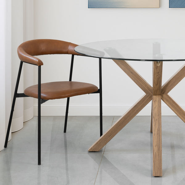 סט שולחן אוכל זכוכית רגל עץ אלון ובשילוב 4 כסאות דמוי עור קוניאק דגם מנהטן