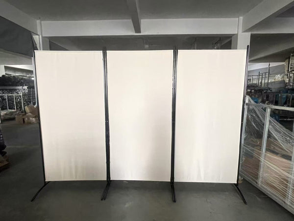 פרגוד מחיצה 255*180 ס"מ עשוי מתכת ובד פוליאסטר בצבע בז' עם רגליים ליציבות מושלמת